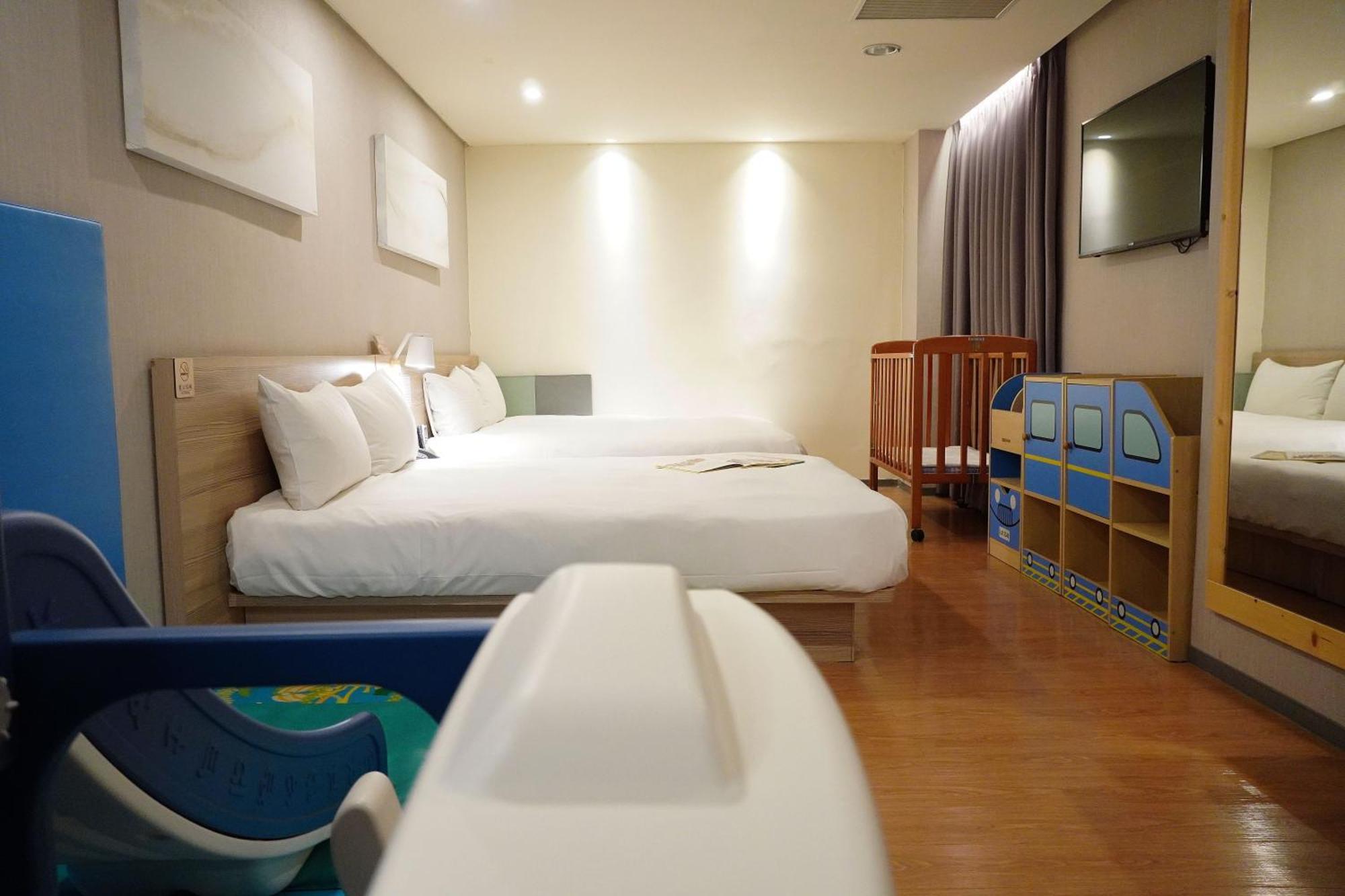 Smile 73 Hotel Taichung Exterior photo